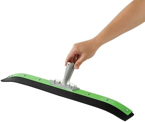 Restaurantware Clean Tek Professional 24 Inch Curved Floor Squeegee
