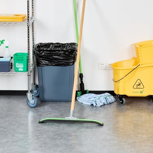 Restaurantware Clean Tek Professional 24 Inch Curved Floor Squeegee