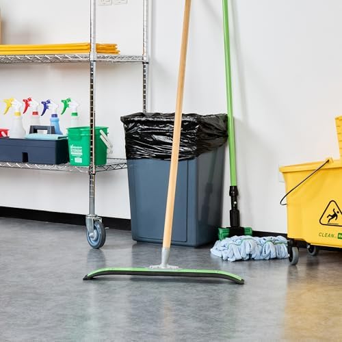 Restaurantware Clean Tek Professional 24 Inch Curved Floor Squeegee